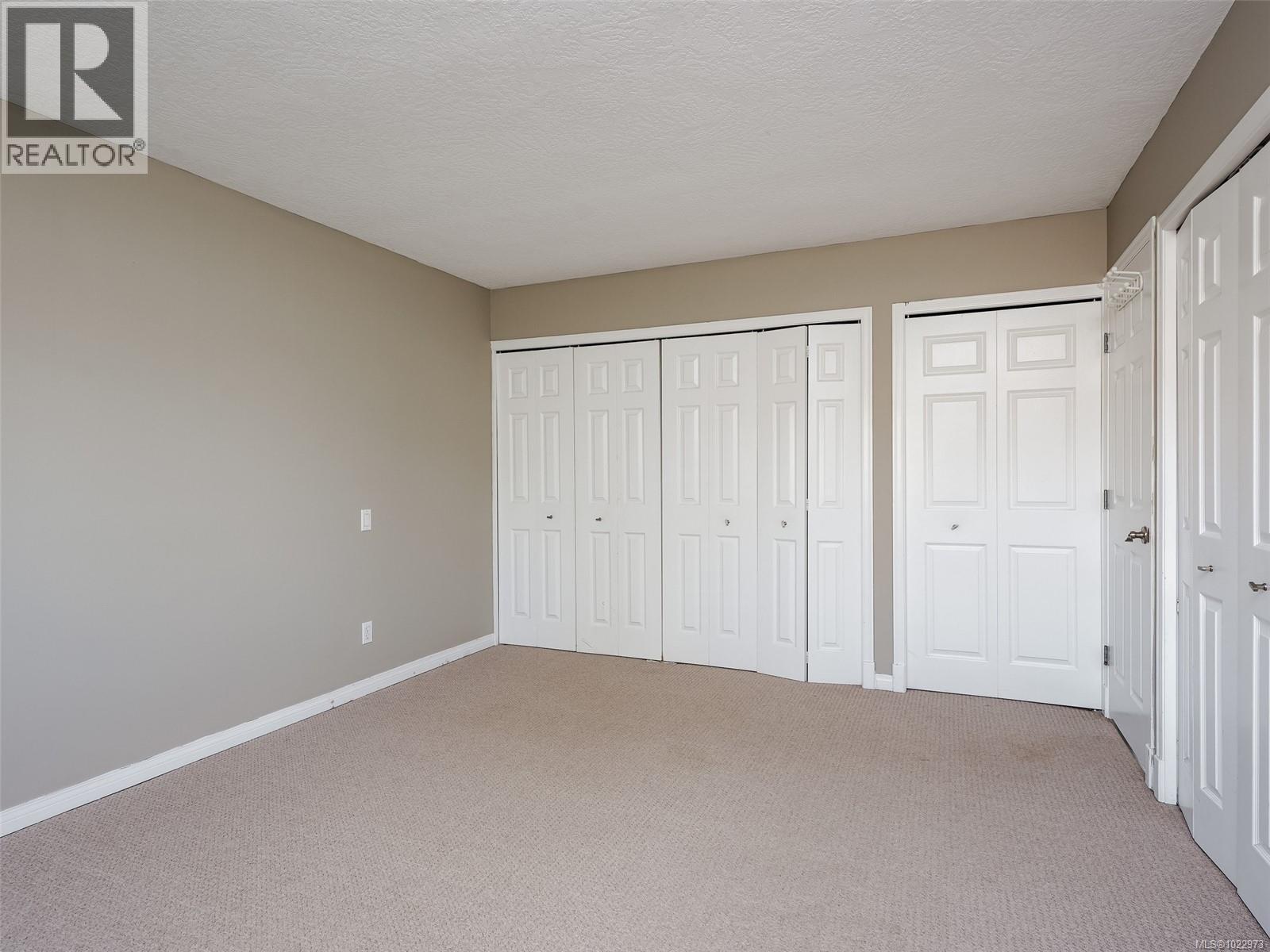 2344 Ocean Ave, Sidney