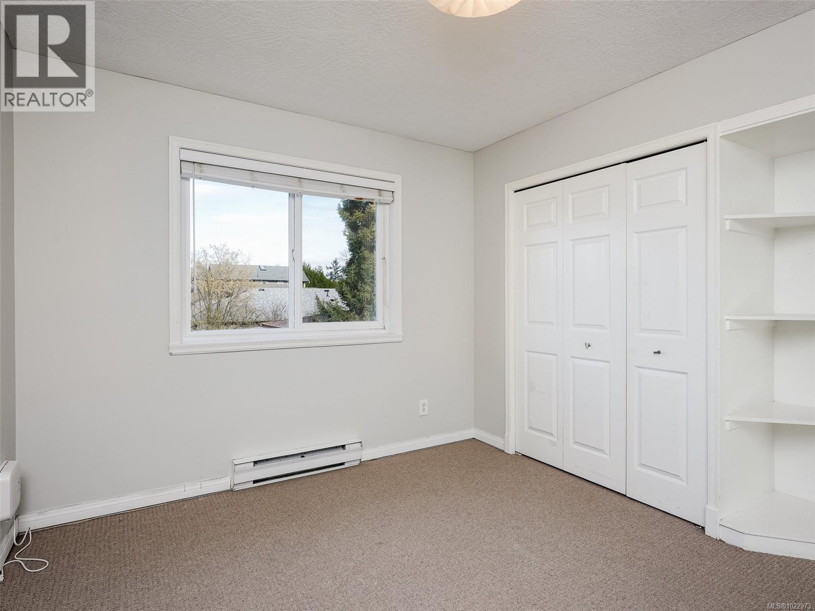 2344 Ocean Ave, Sidney