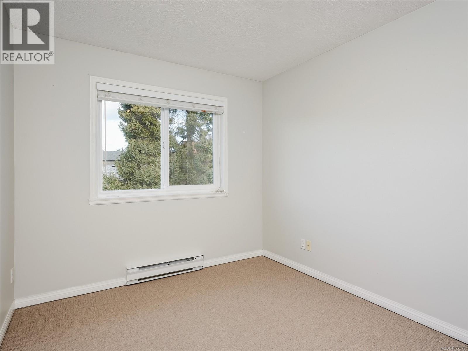 2344 Ocean Ave, Sidney