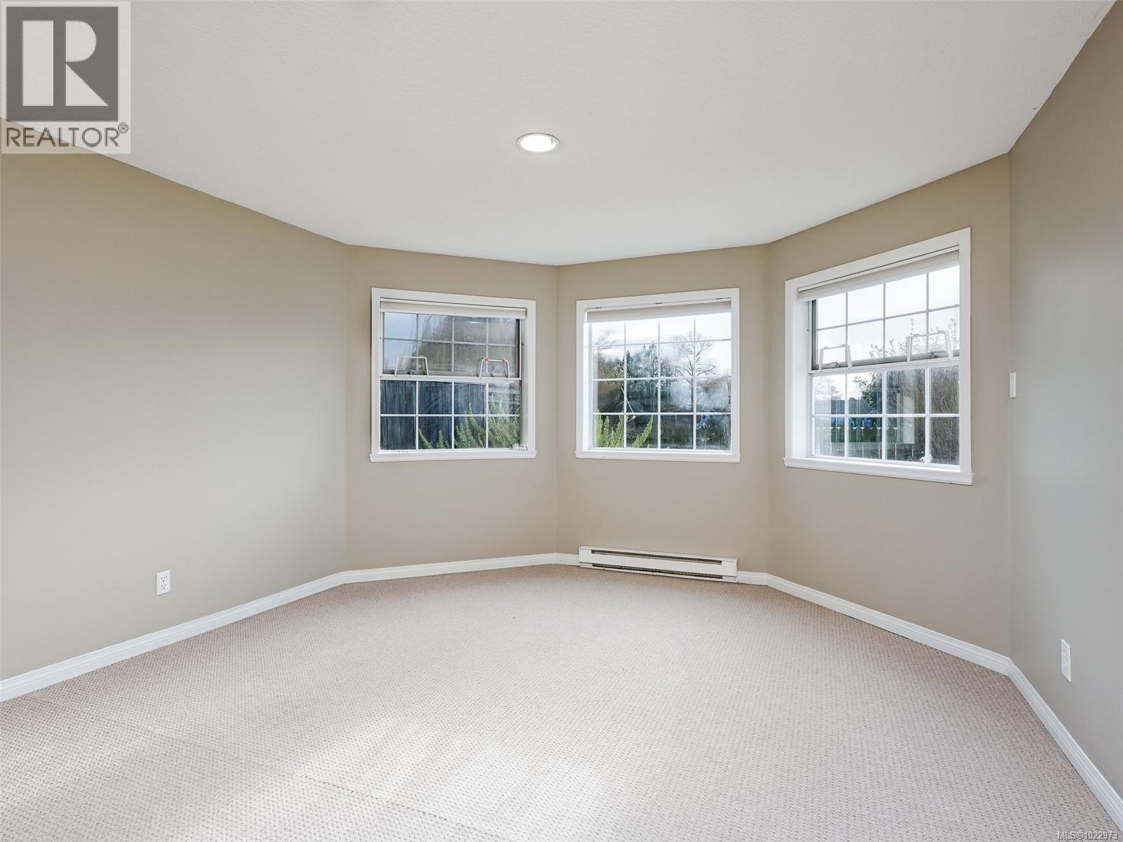 2344 Ocean Ave, Sidney