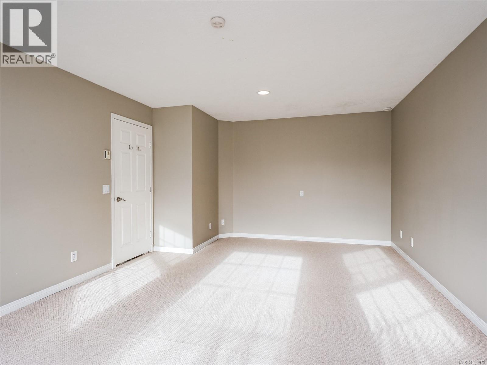 2344 Ocean Ave, Sidney