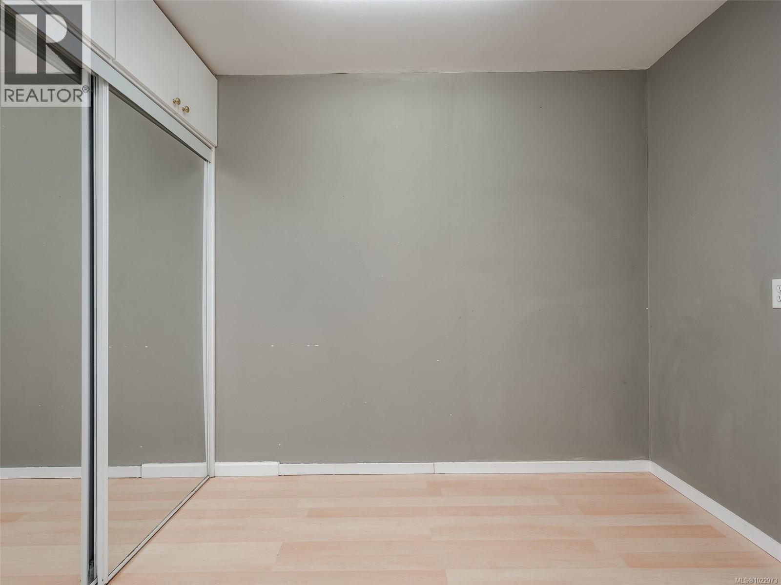 2344 Ocean Ave, Sidney