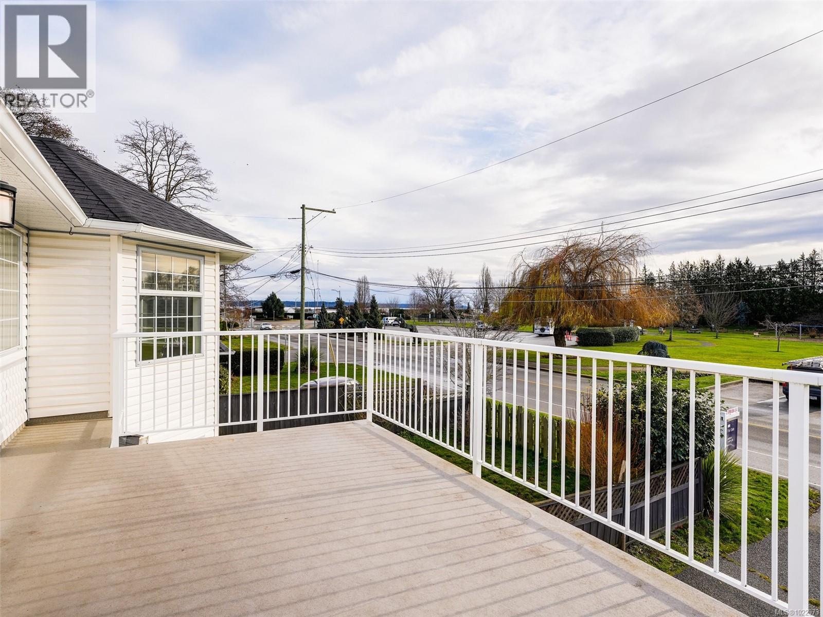 2344 Ocean Ave, Sidney