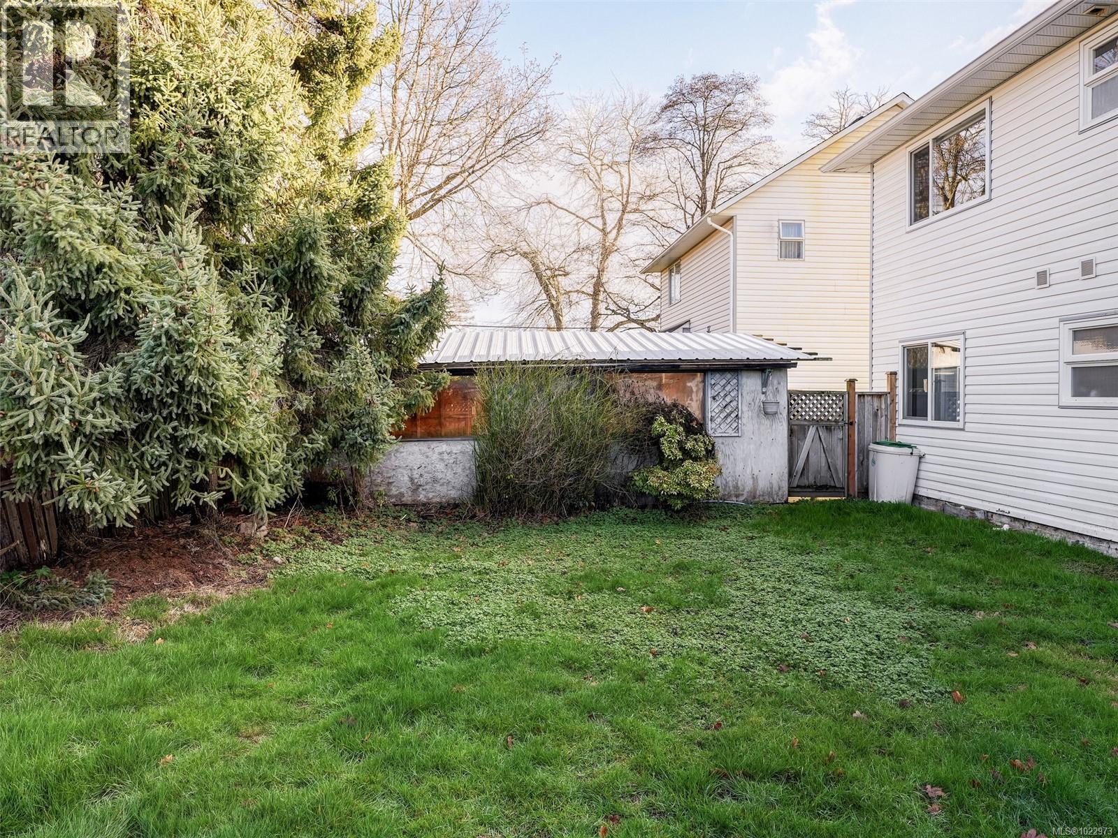 2344 Ocean Ave, Sidney