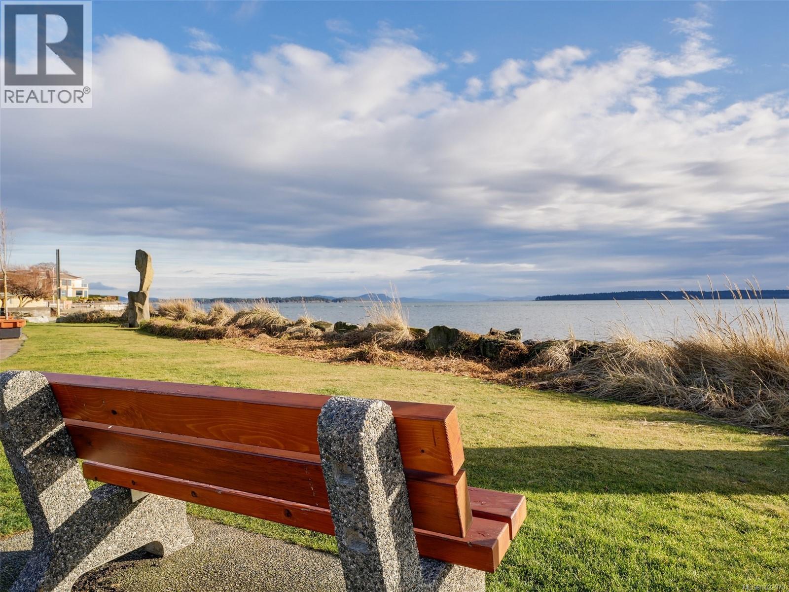 2344 Ocean Ave, Sidney