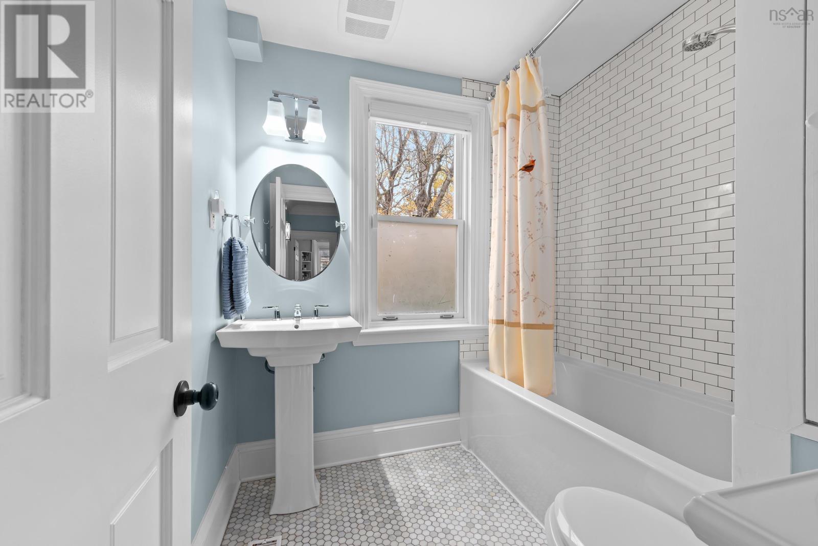 Property 20 of 38 of 1246 Edward Street