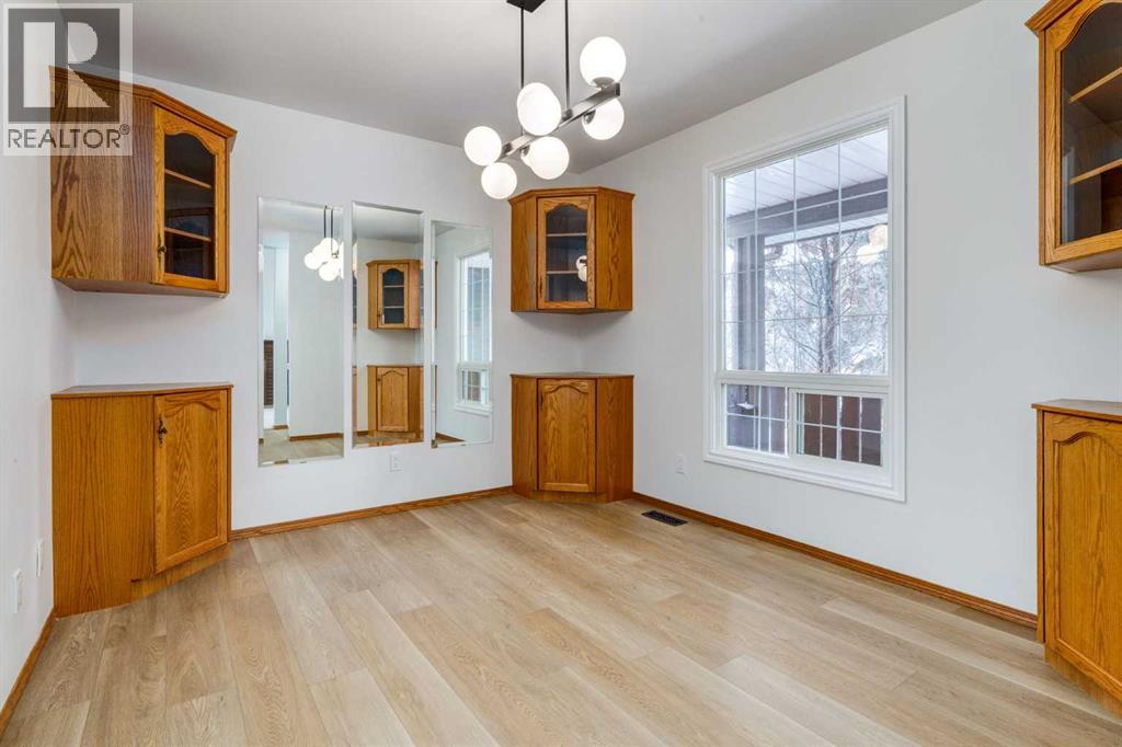 Single Family House for Sale in  bedford Circle NE Beddington Heights Calgary 