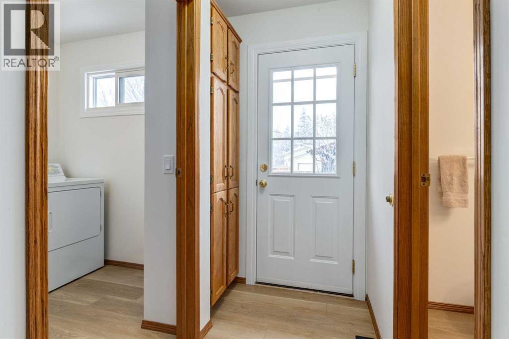 Single Family House for Sale in  bedford Circle NE Beddington Heights Calgary 