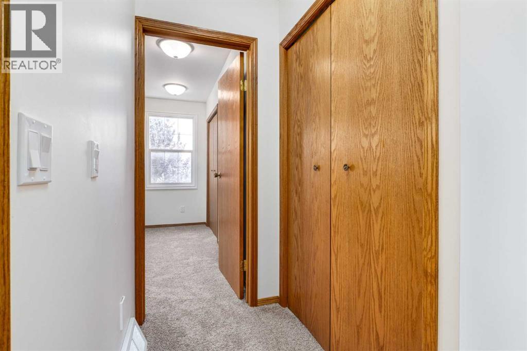 Single Family House for Sale in  bedford Circle NE Beddington Heights Calgary 