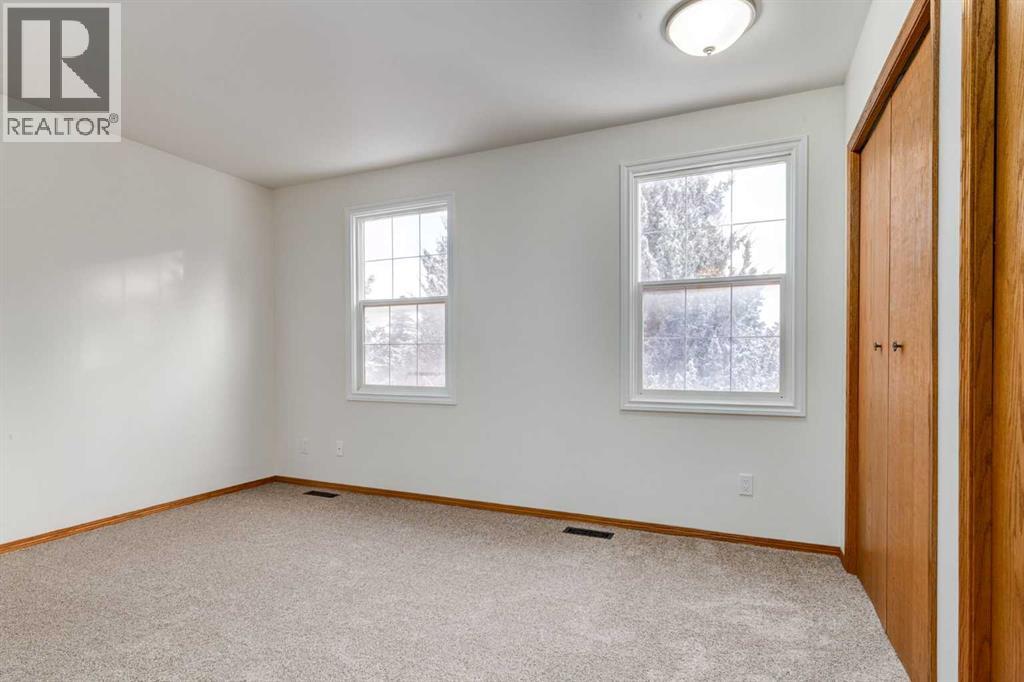 Single Family House for Sale in  bedford Circle NE Beddington Heights Calgary 