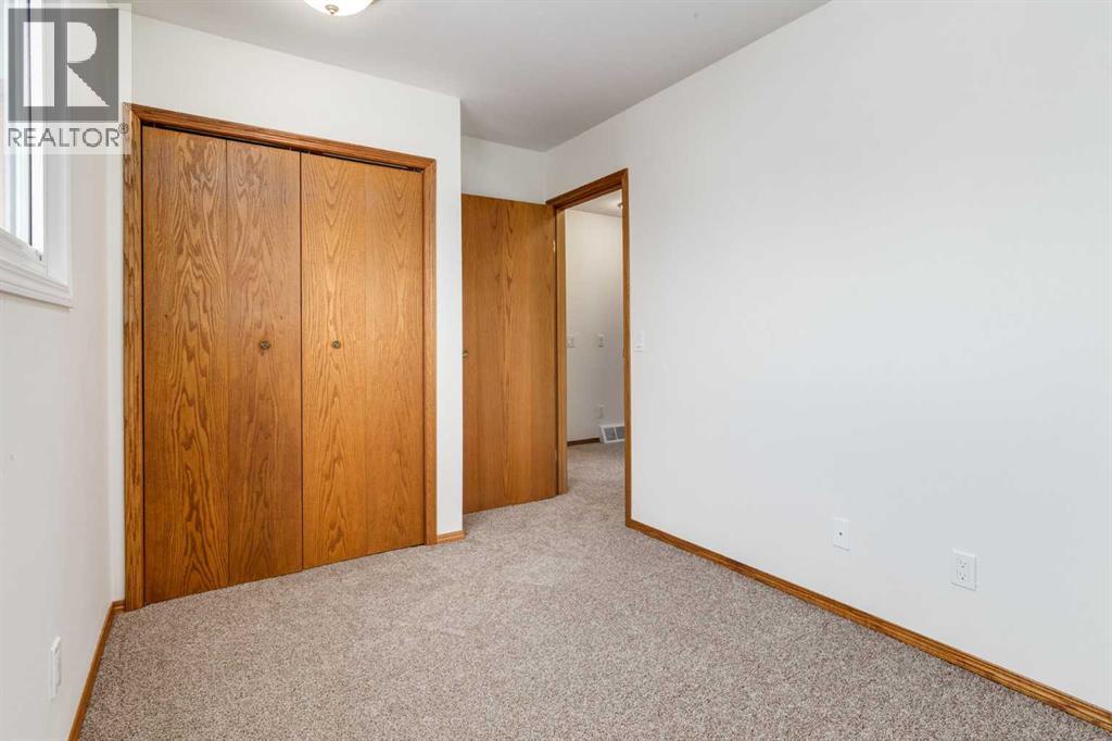 Single Family House for Sale in  bedford Circle NE Beddington Heights Calgary 