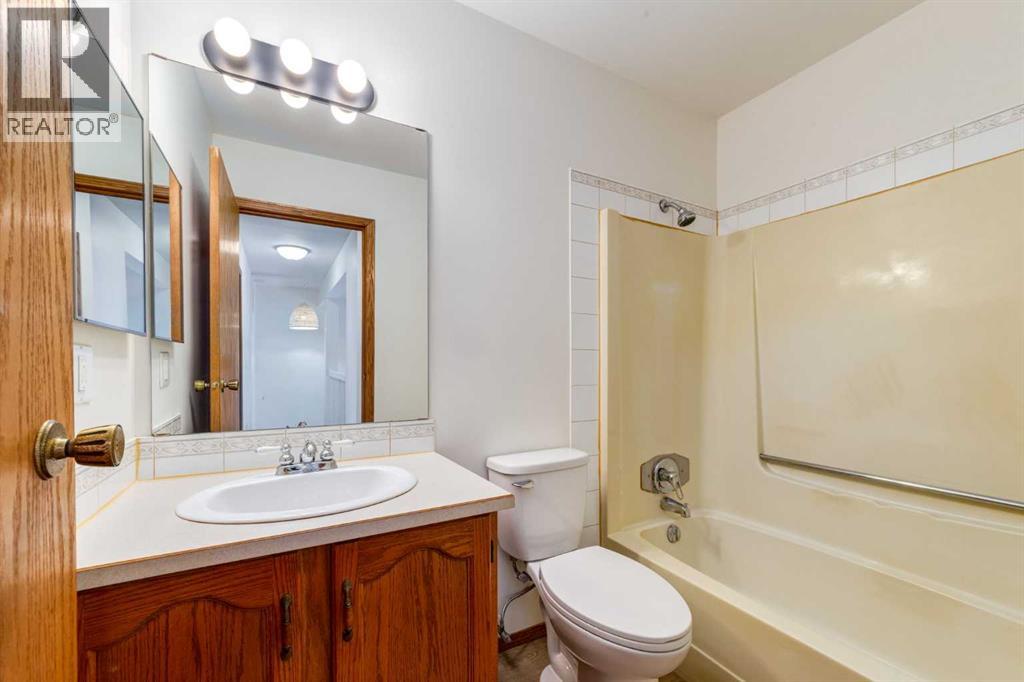 Single Family House for Sale in  bedford Circle NE Beddington Heights Calgary 