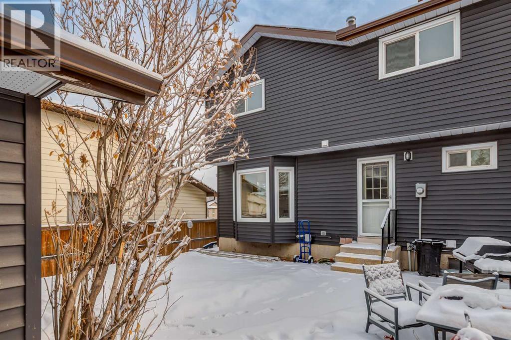 Single Family House for Sale in  bedford Circle NE Beddington Heights Calgary 