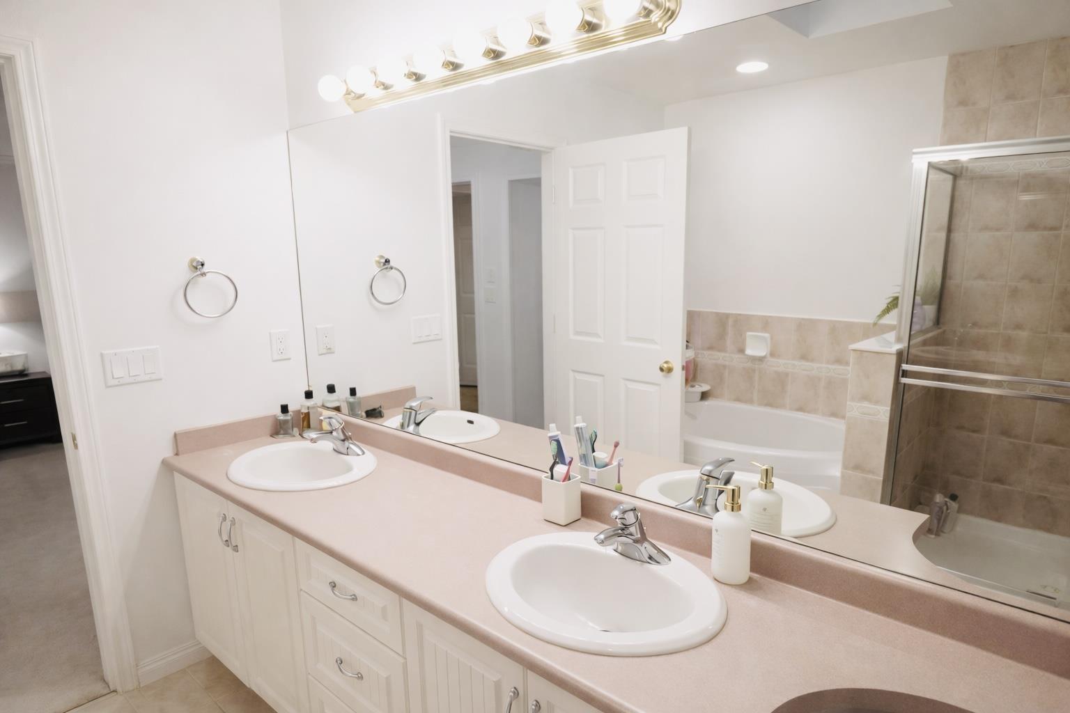 43 5811 122 STREET, Surrey