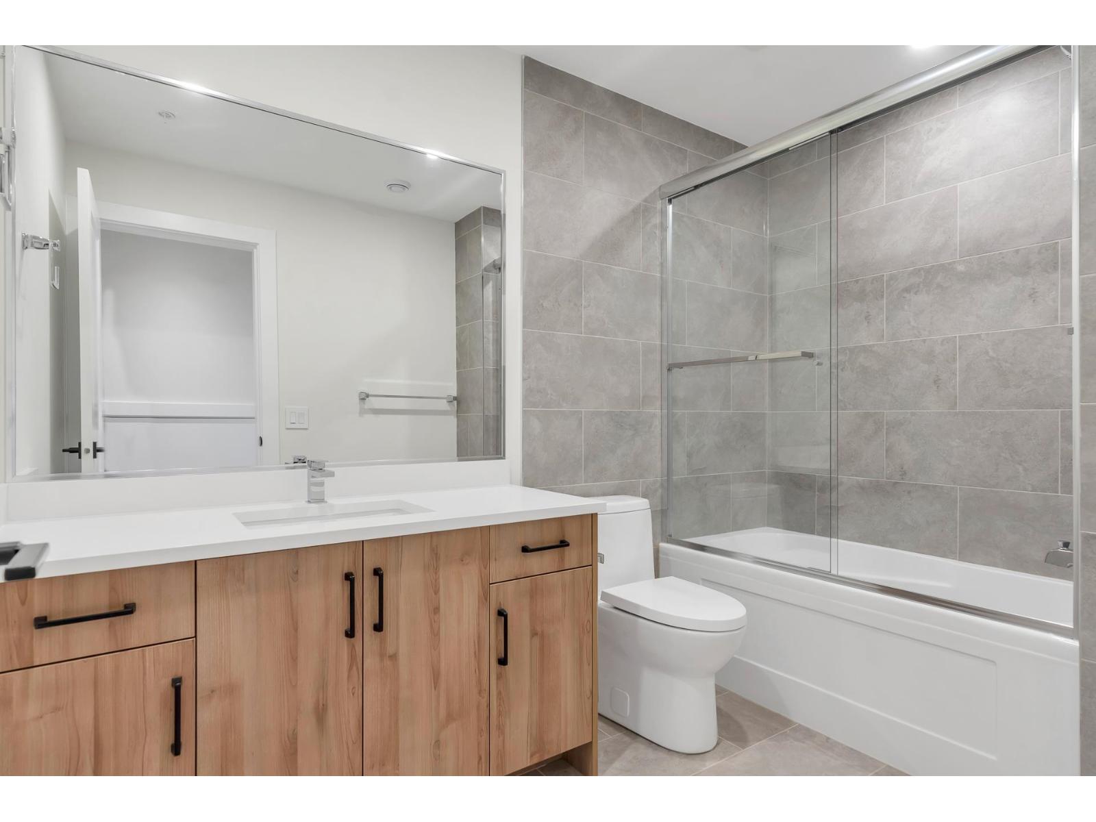 House in Chilliwack - Image 38