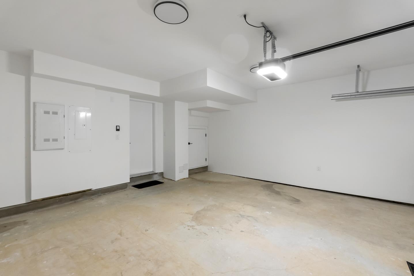 32 13895 64 AVENUE, Surrey