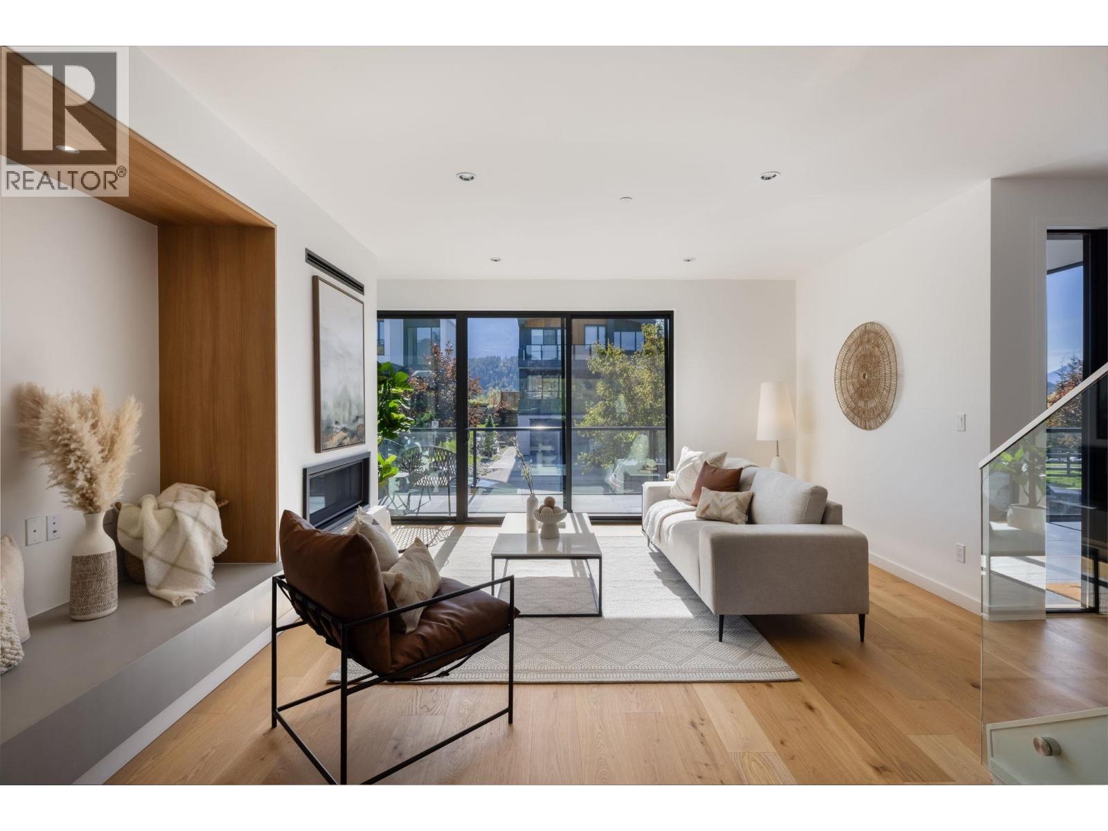 2943 HUCKLEBERRY DRIVE, Squamish