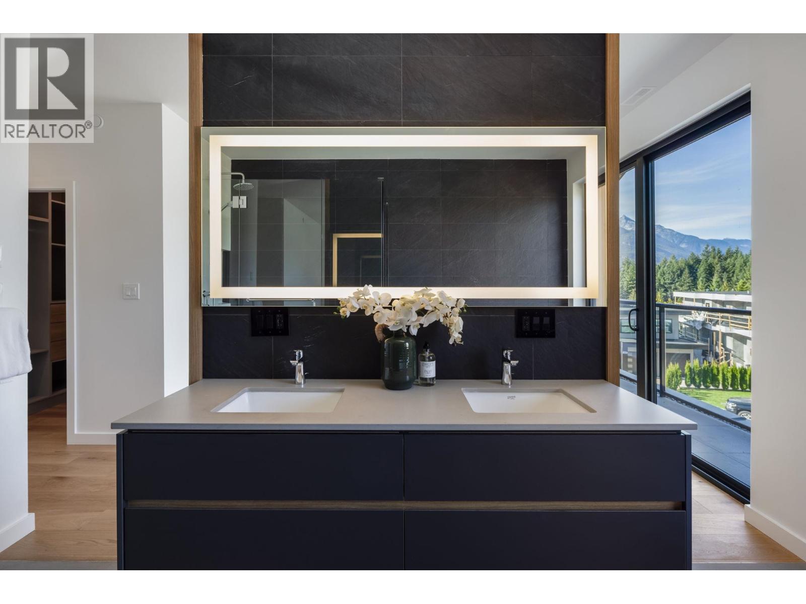 2943 HUCKLEBERRY DRIVE, Squamish