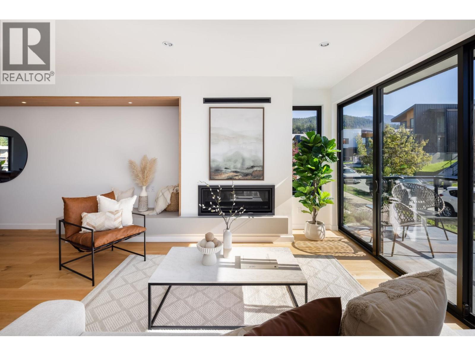 2943 HUCKLEBERRY DRIVE, Squamish