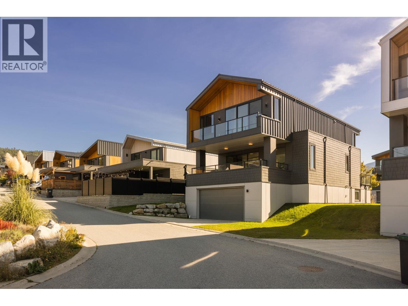 2943 HUCKLEBERRY DRIVE, Squamish