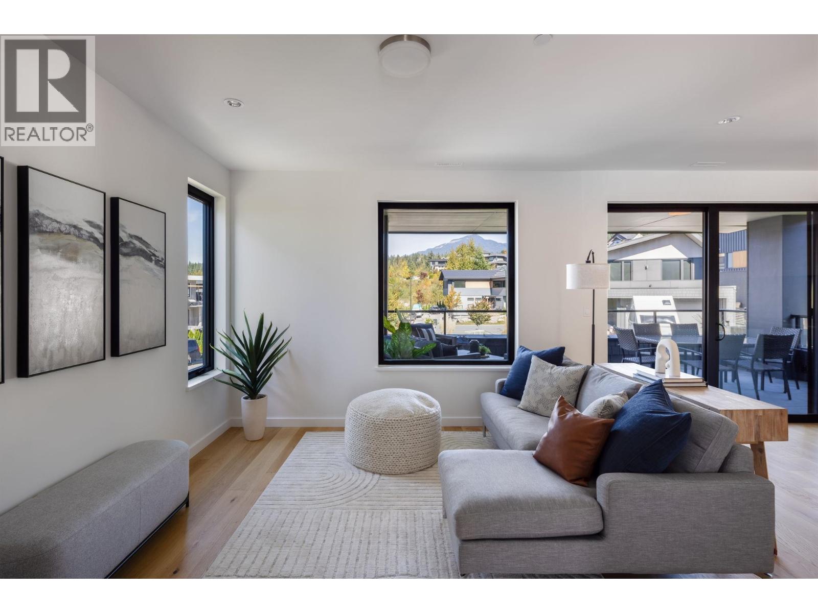 2943 HUCKLEBERRY DRIVE, Squamish