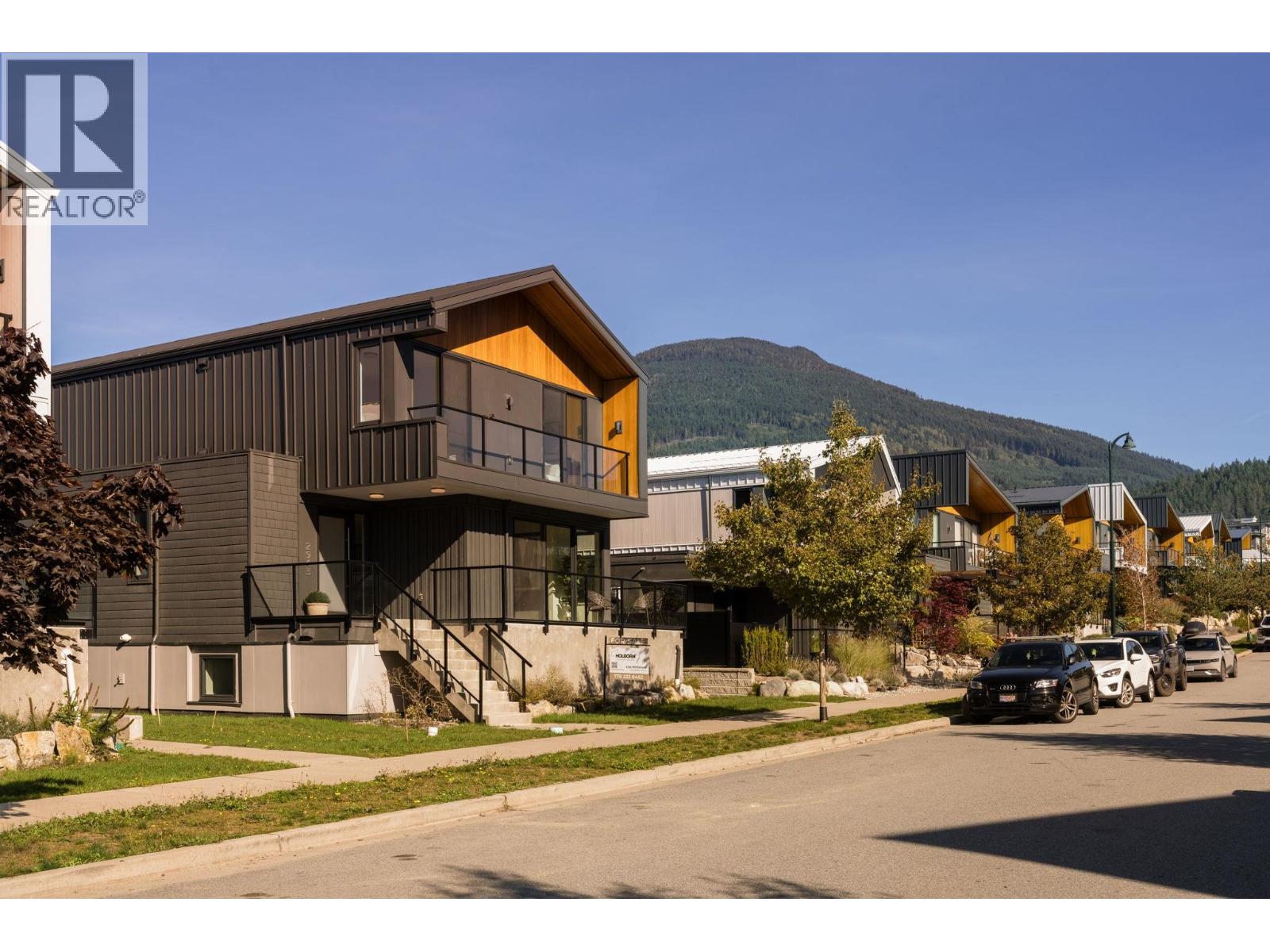 2943 HUCKLEBERRY DRIVE, Squamish
