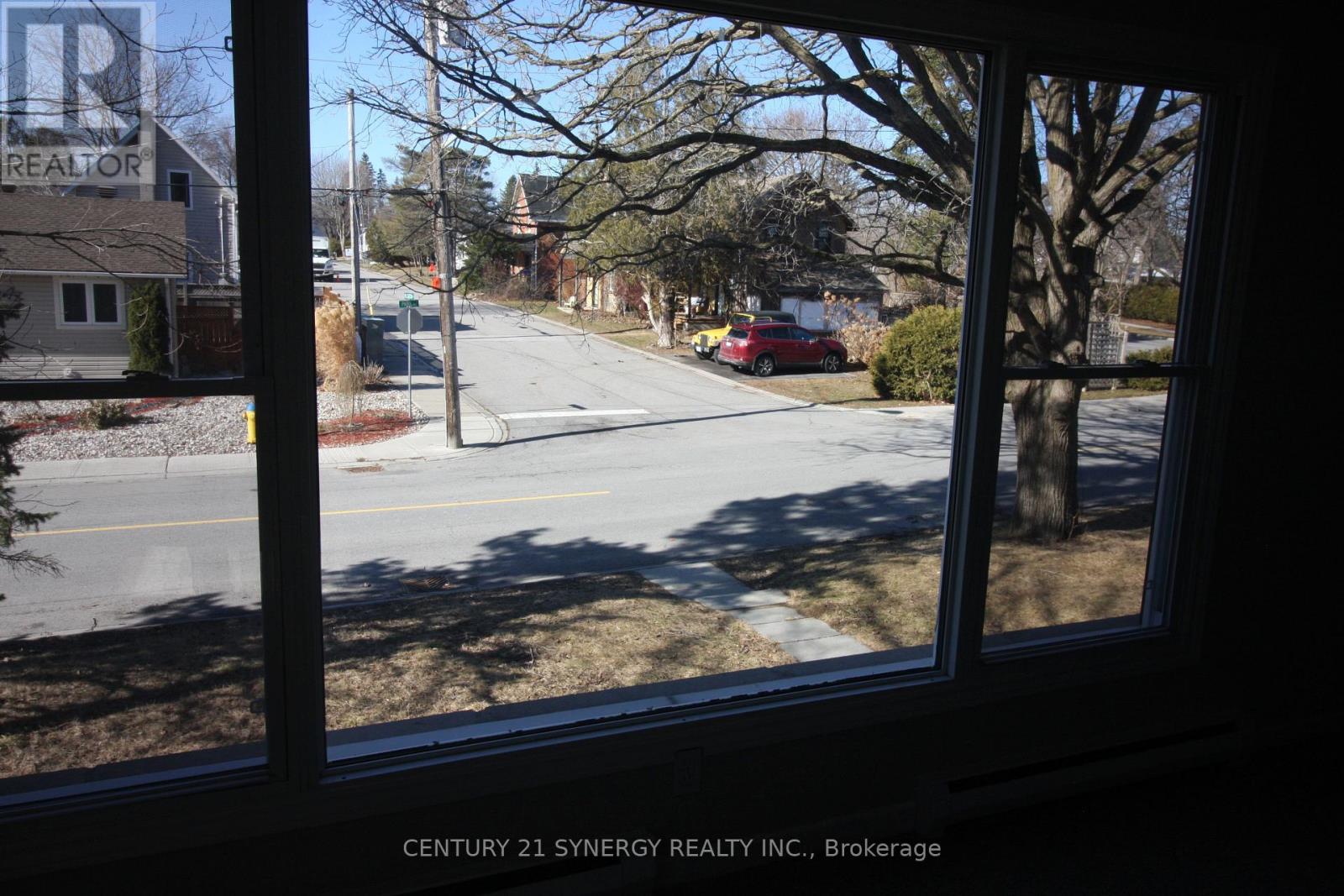 Quiet neighbourhood, great view from living room