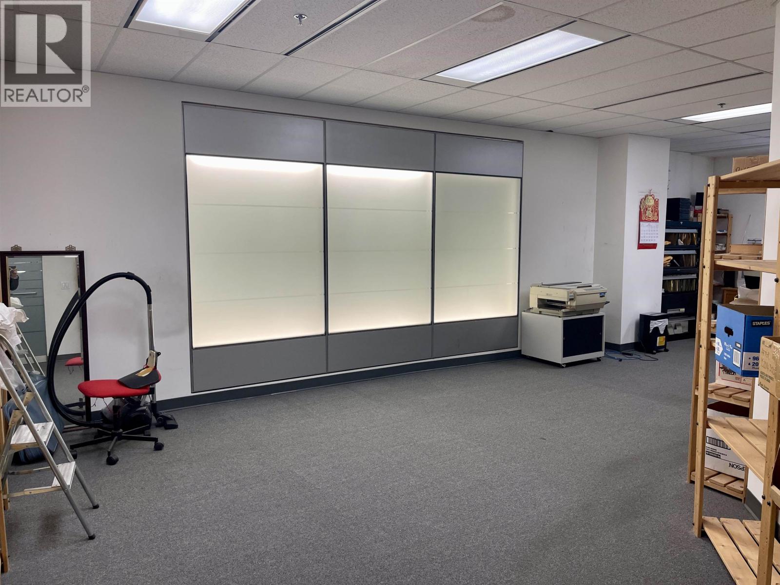 Office in Vancouver - Image 11
