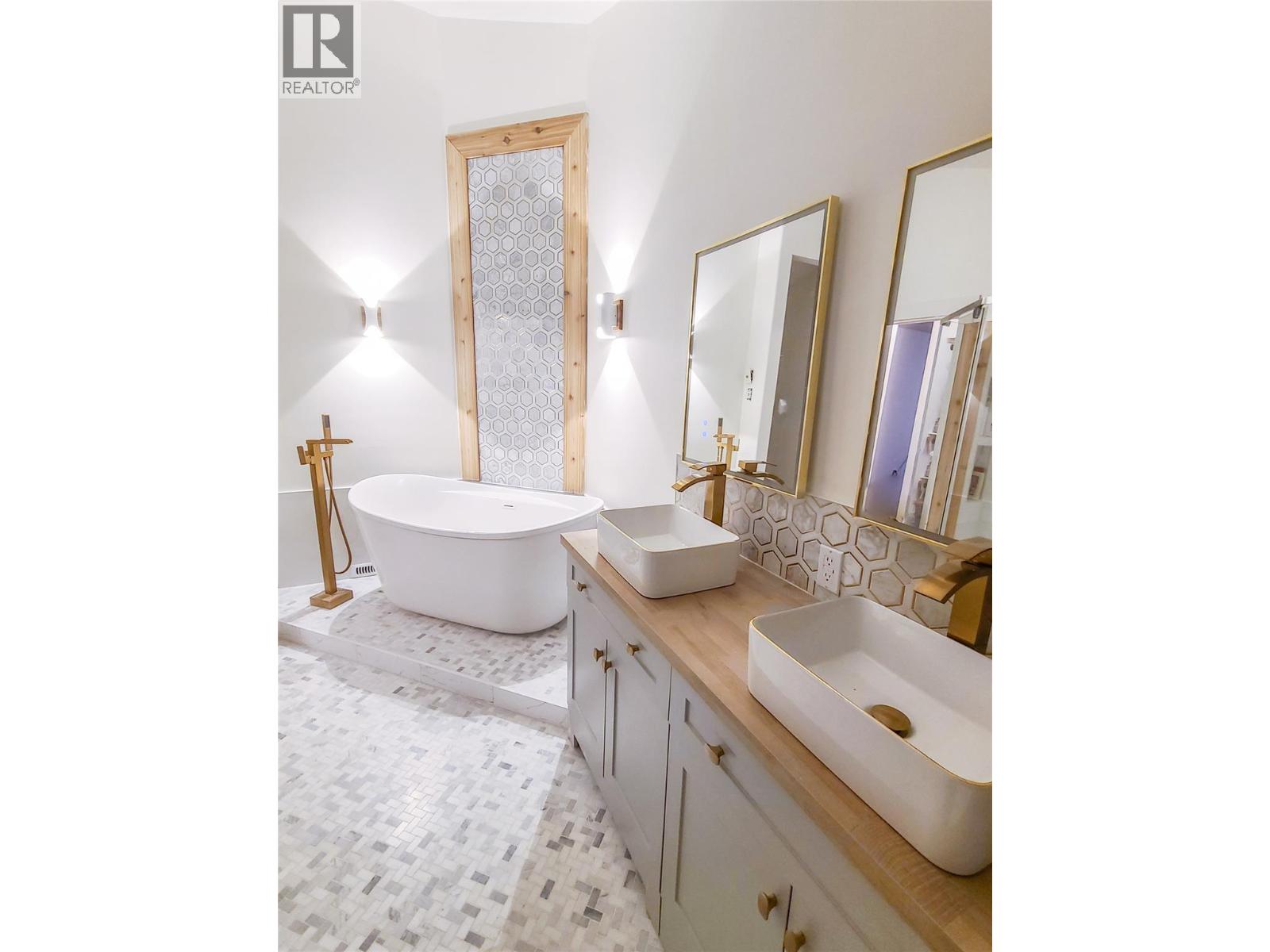  3897 Gallaghers Other, Kelowna