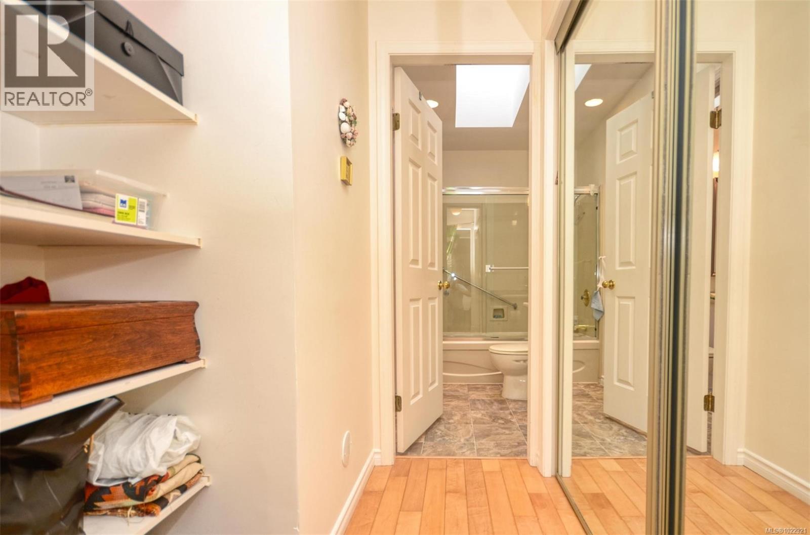 7 5156 Cordova Bay Road, Saanich