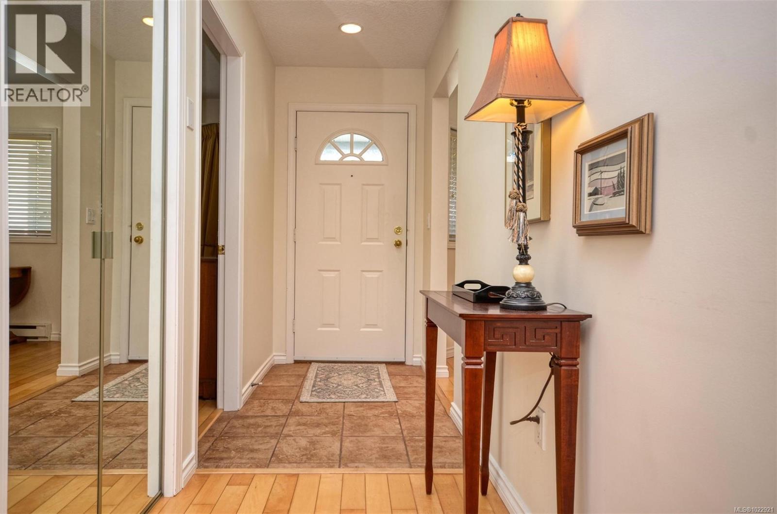 7 5156 Cordova Bay Road, Saanich