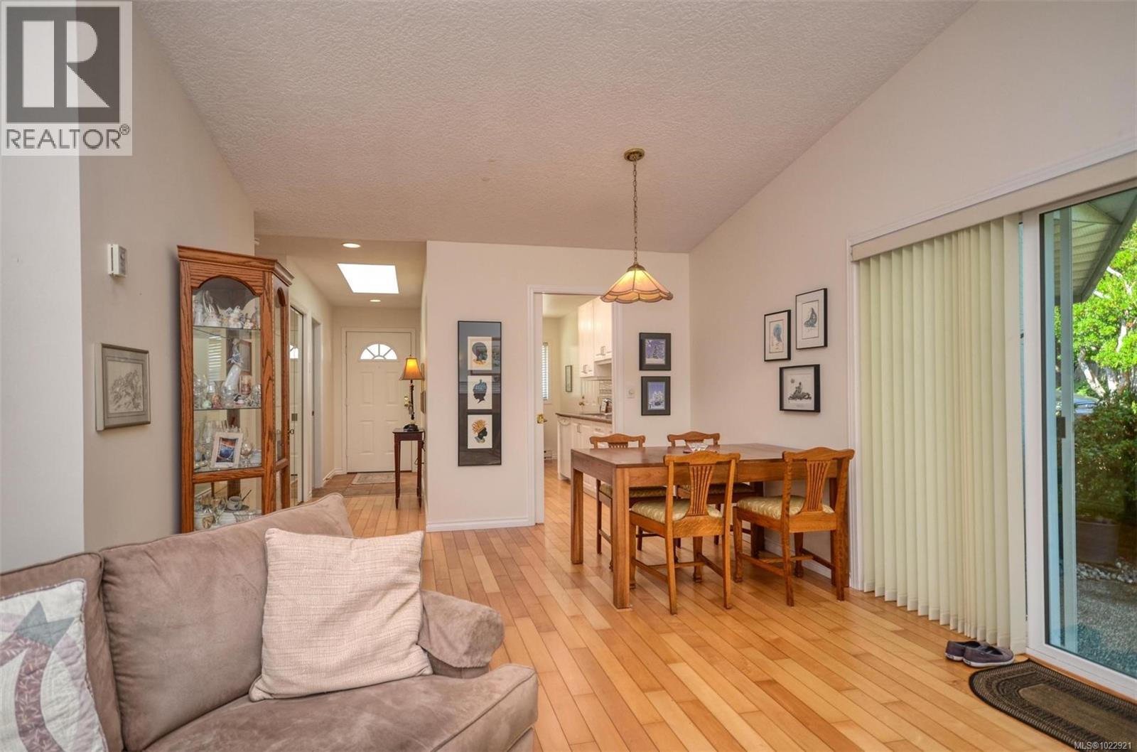 7 5156 Cordova Bay Road, Saanich