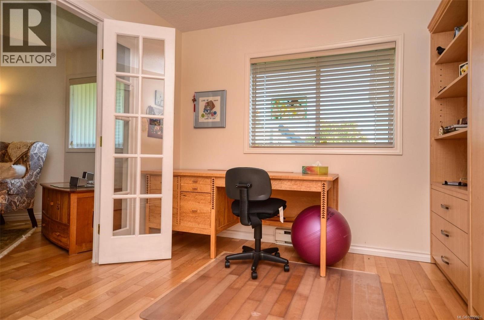 7 5156 Cordova Bay Road, Saanich