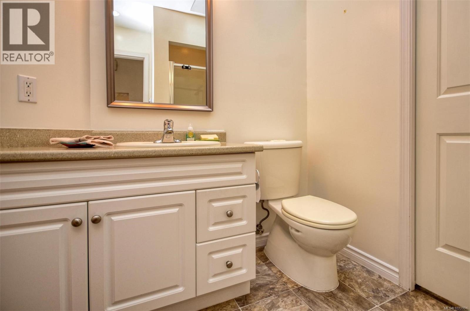 7 5156 Cordova Bay Road, Saanich