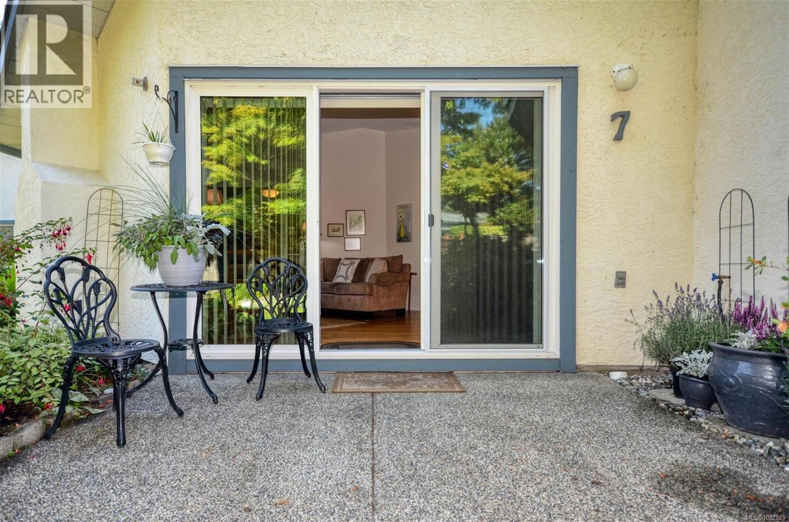 7 5156 Cordova Bay Road, Saanich