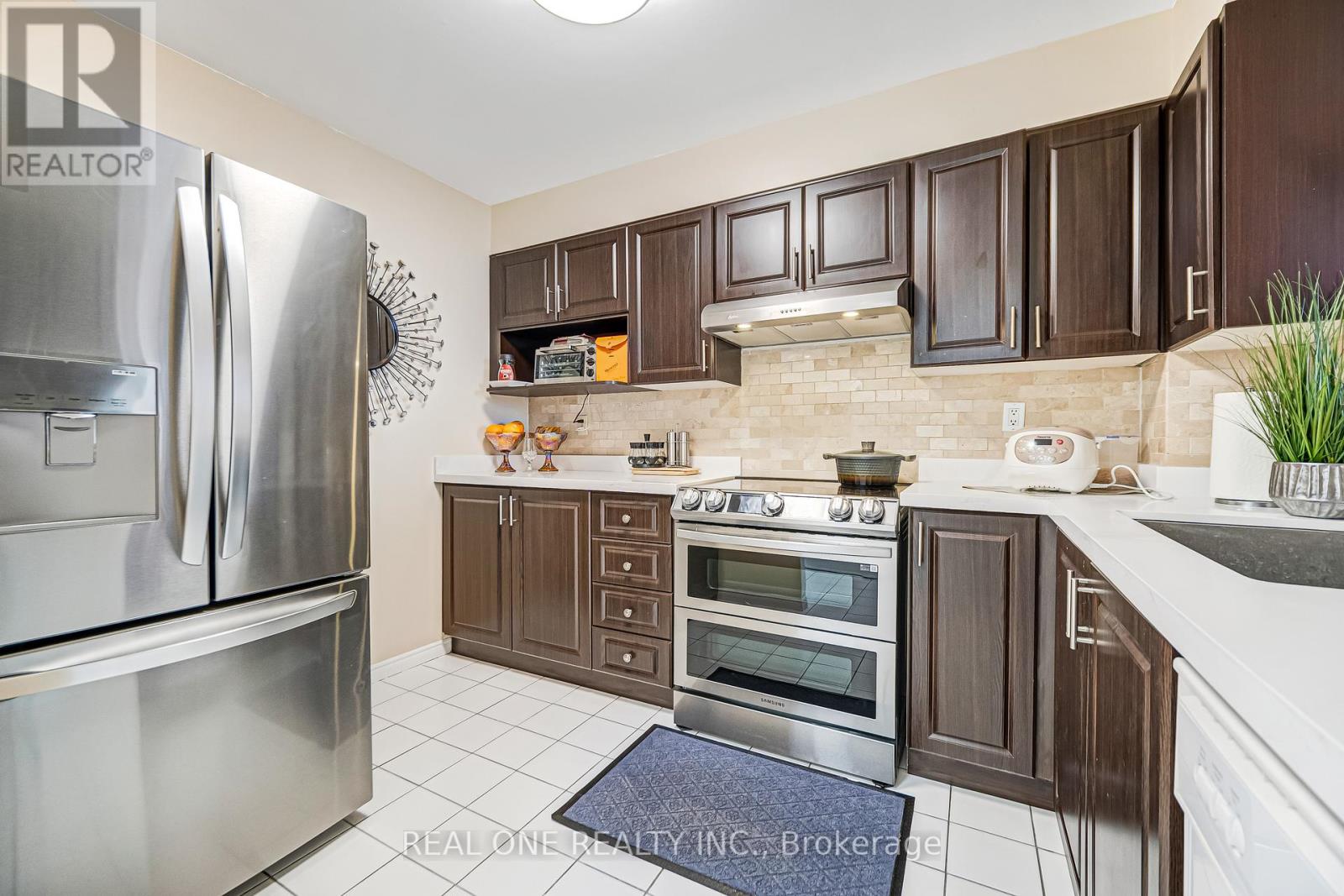 #1612 410 MCLEVIN AVENUE - 23