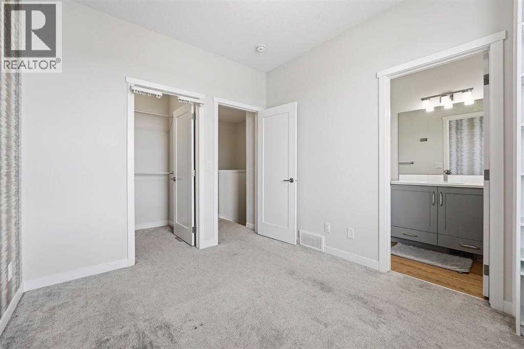 Single Family House for Sale in  Shawnee Common SW Shawnee Slopes Calgary 