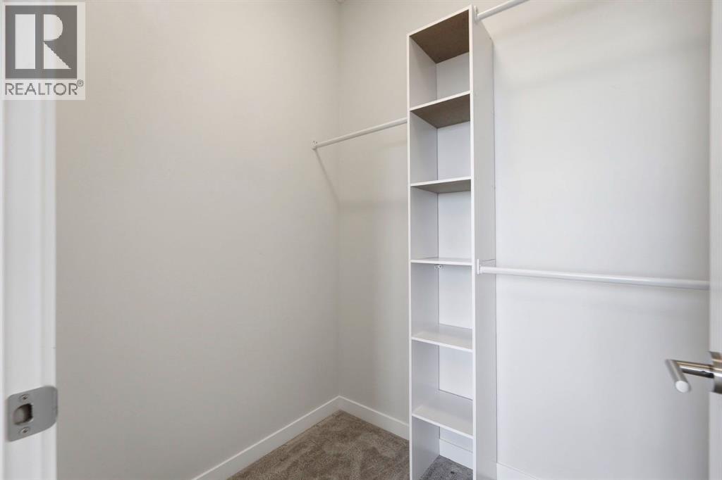 Single Family House for Sale in  Shawnee Common SW Shawnee Slopes Calgary 