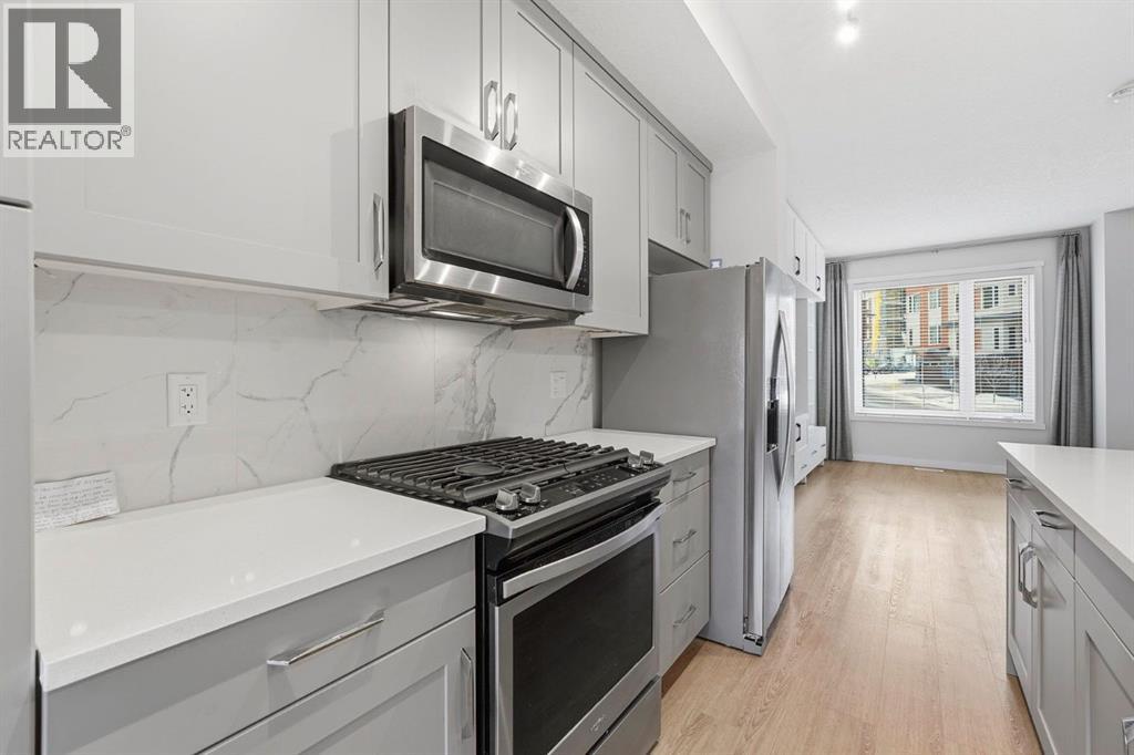 Single Family House for Sale in  Shawnee Common SW Shawnee Slopes Calgary 