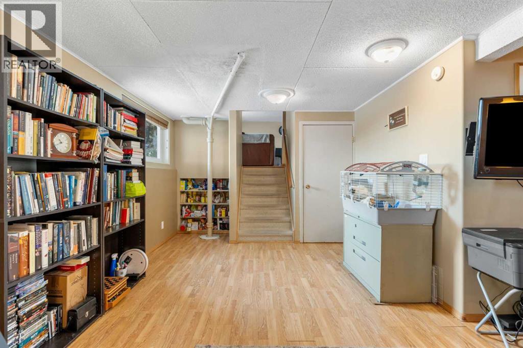 Single Family House 3 Level for Sale in  Fairmount Drive SE Fairview Calgary 