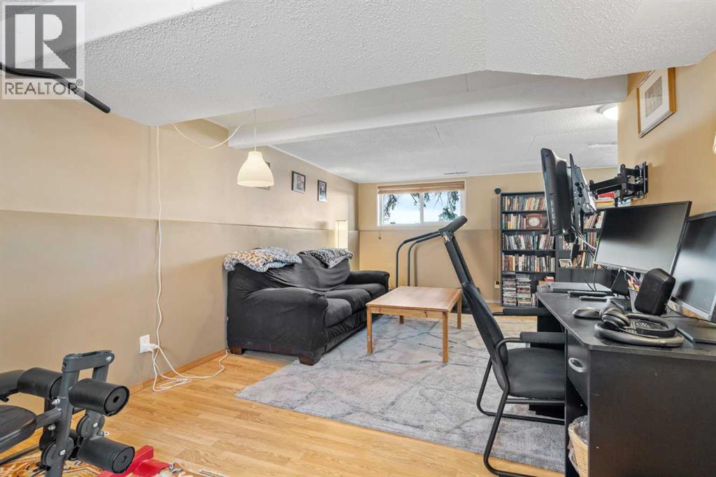 Single Family House 3 Level for Sale in  Fairmount Drive SE Fairview Calgary 