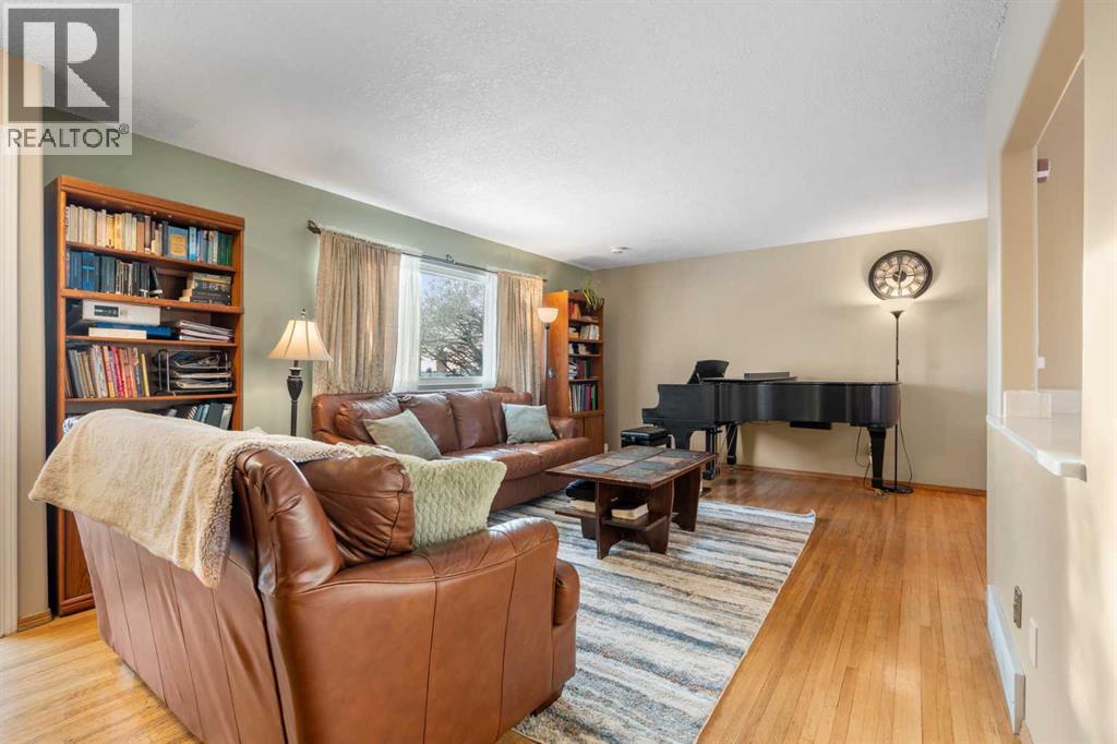 Single Family House 3 Level for Sale in  Fairmount Drive SE Fairview Calgary 