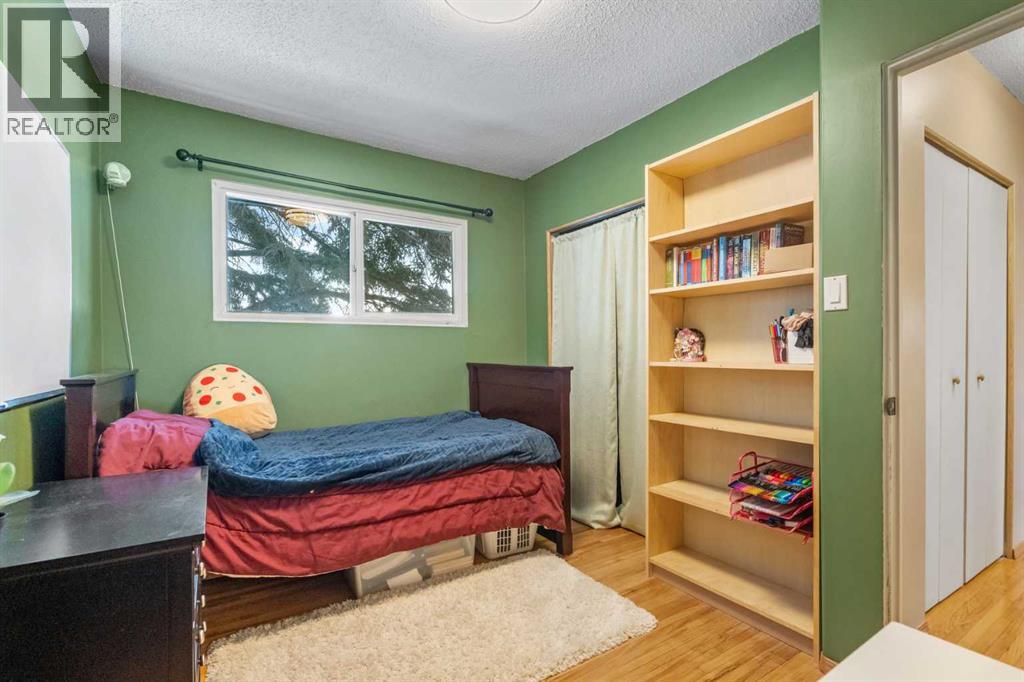 Single Family House 3 Level for Sale in  Fairmount Drive SE Fairview Calgary 