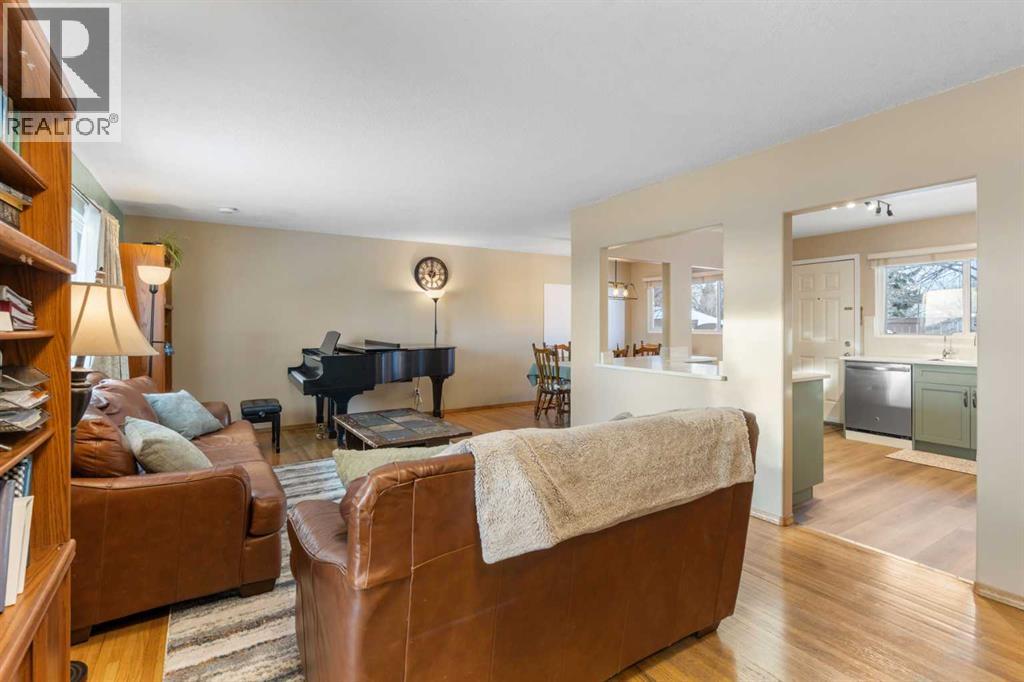 Single Family House 3 Level for Sale in  Fairmount Drive SE Fairview Calgary 