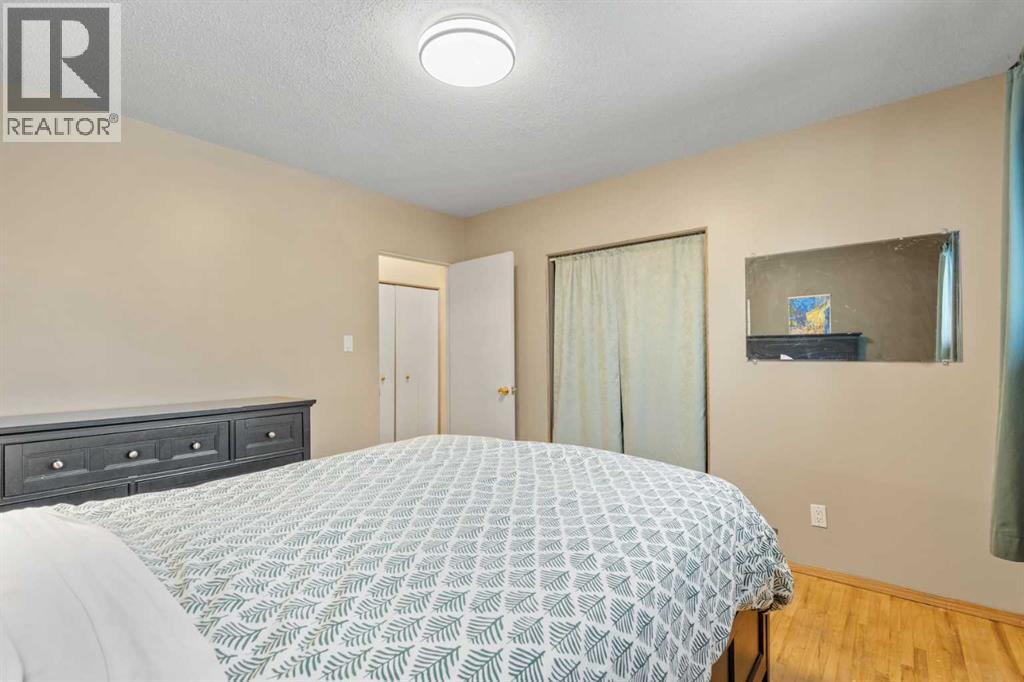 Single Family House 3 Level for Sale in  Fairmount Drive SE Fairview Calgary 