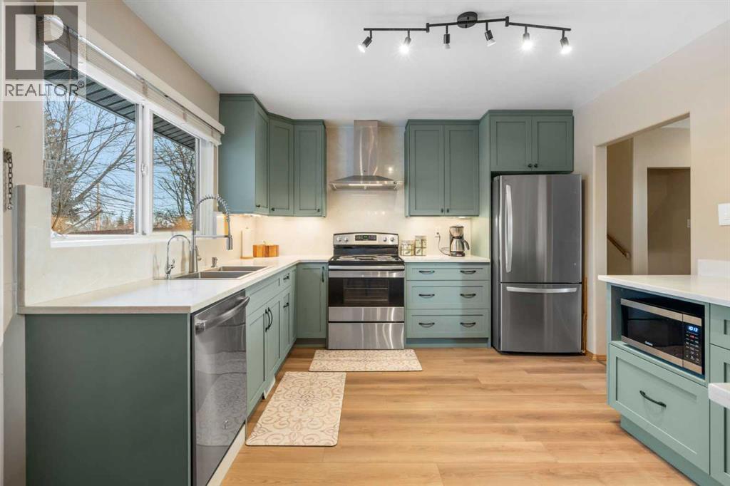 Single Family House 3 Level for Sale in  Fairmount Drive SE Fairview Calgary 