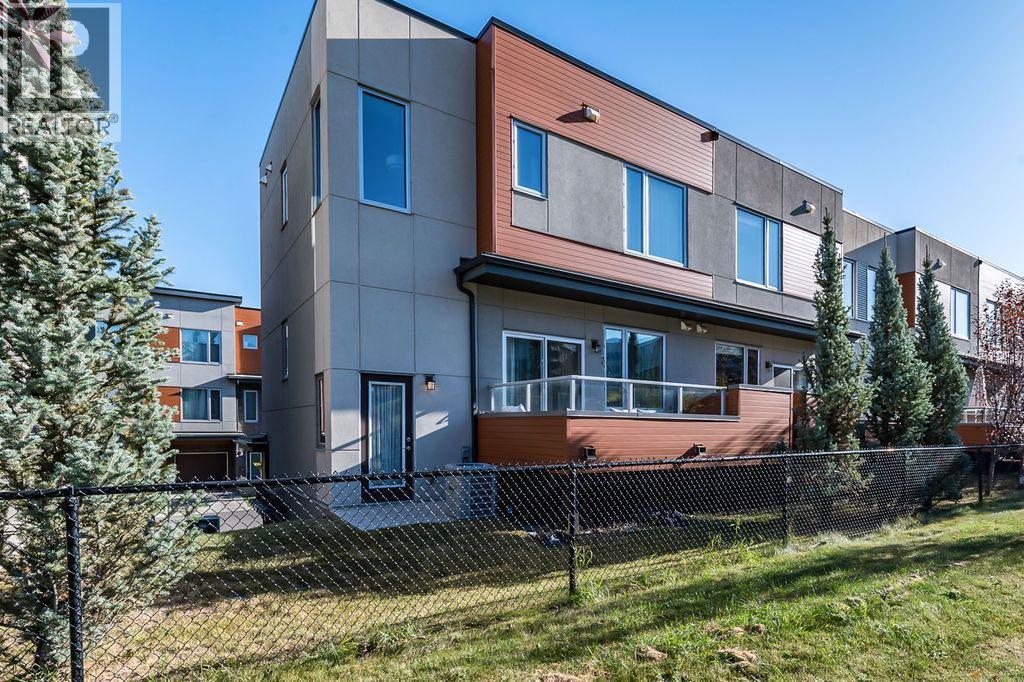 Single Family House for Sale in  Shawnee Common SW Shawnee Slopes Calgary 