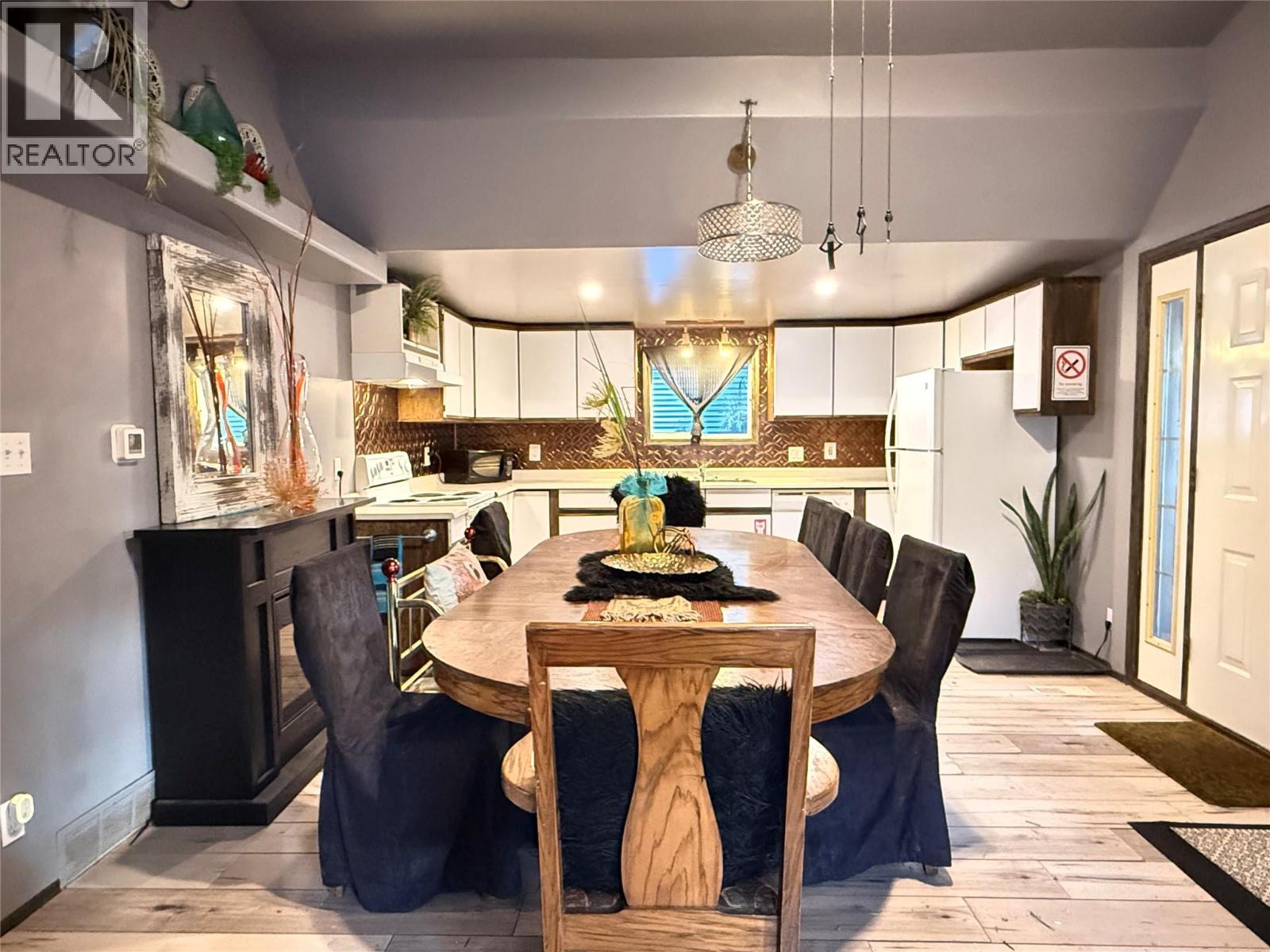 39 WILKENSON Road, Christina Lake