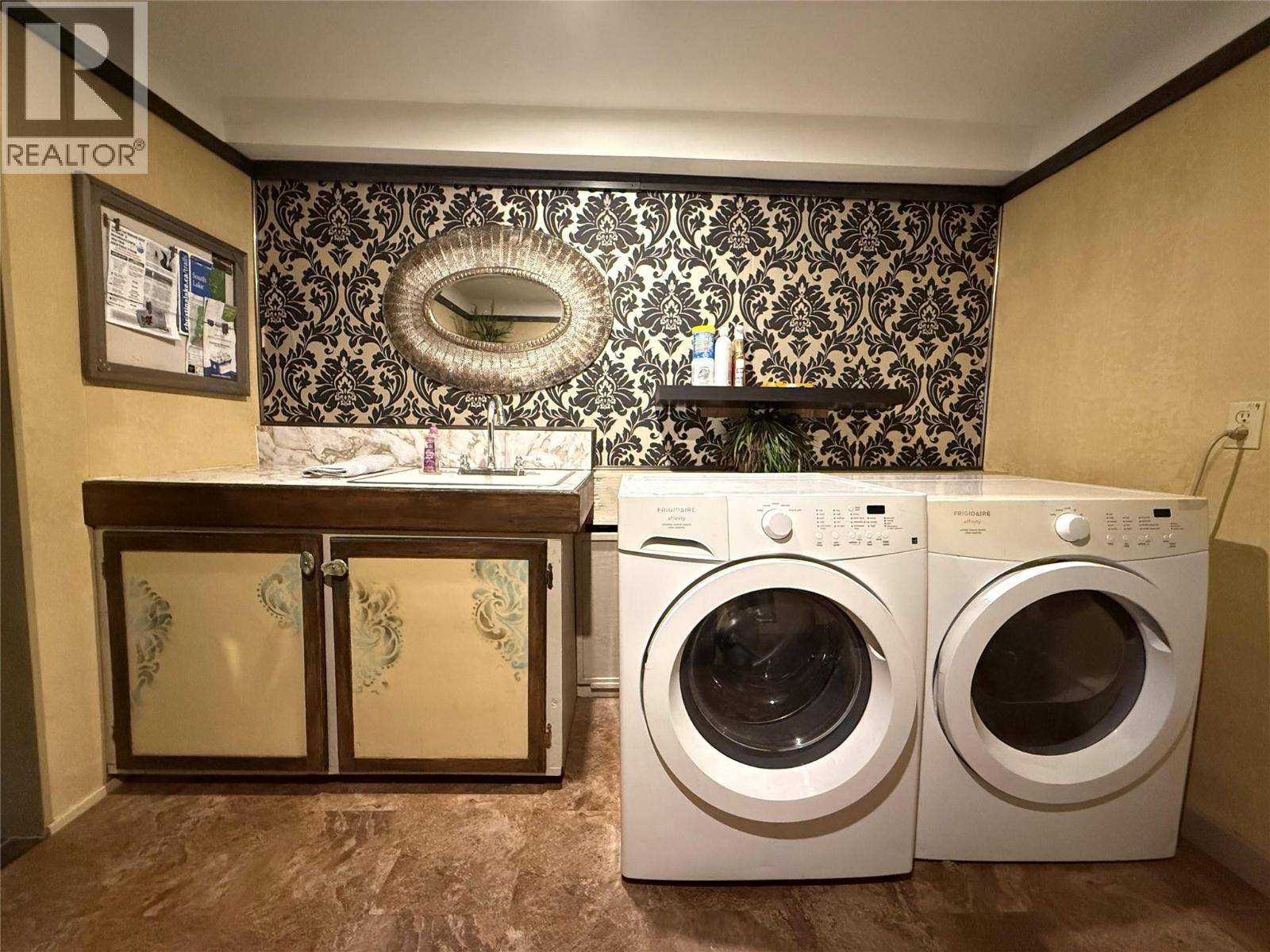 39 WILKENSON Road, Christina Lake