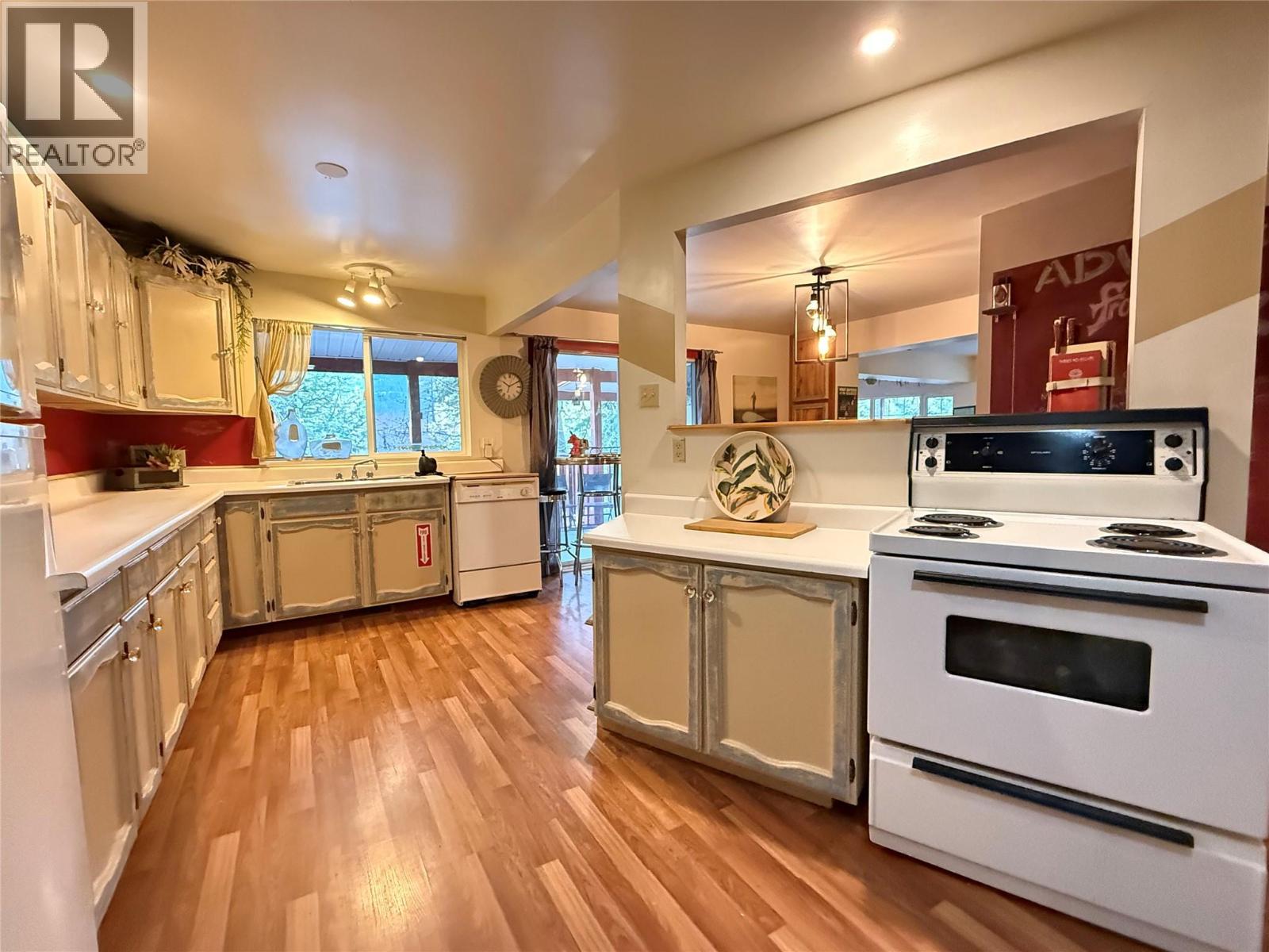 39 WILKENSON Road, Christina Lake